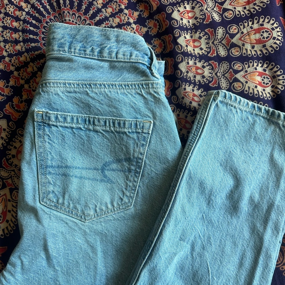 AMERICAN EAGLE Light wash blue jeans